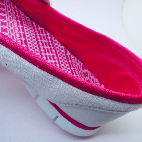 Nike NWT Mary Jane Size 6 White Sneakers Shoes - Picture 12 of 15